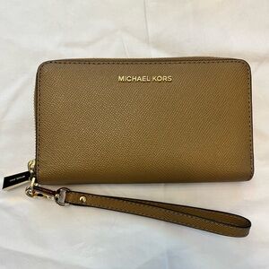 MICHAEL KORS Jet Set NWOT 
Saffiano Leather Medium Wristlet Wallet Camel 6 Cards